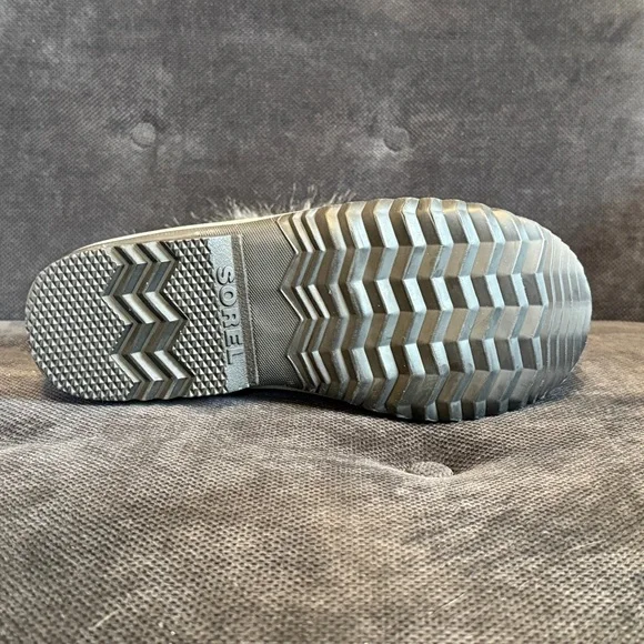 NWOT Women's Gray Joan of Arctic Waterproof winter boots. - Picture 8 of 10